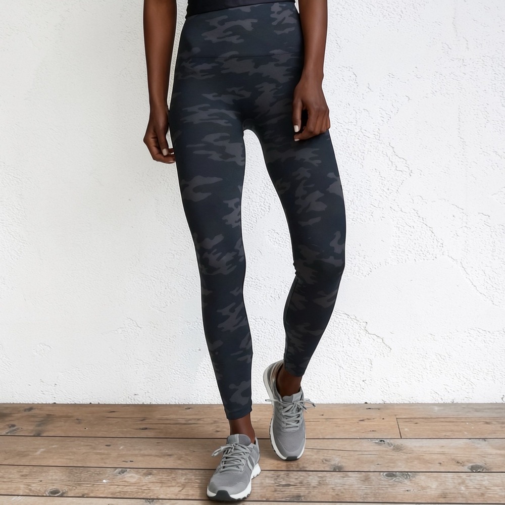 SPANX Look at‎ Me Now Seamless Leggings Black Camo size 2X